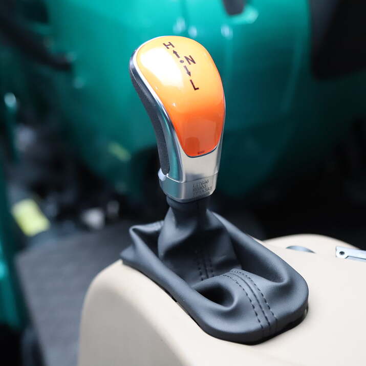 Kompaktitraktori Lovol 25 hv etukuormaajalla, ilman ohjaamoa 