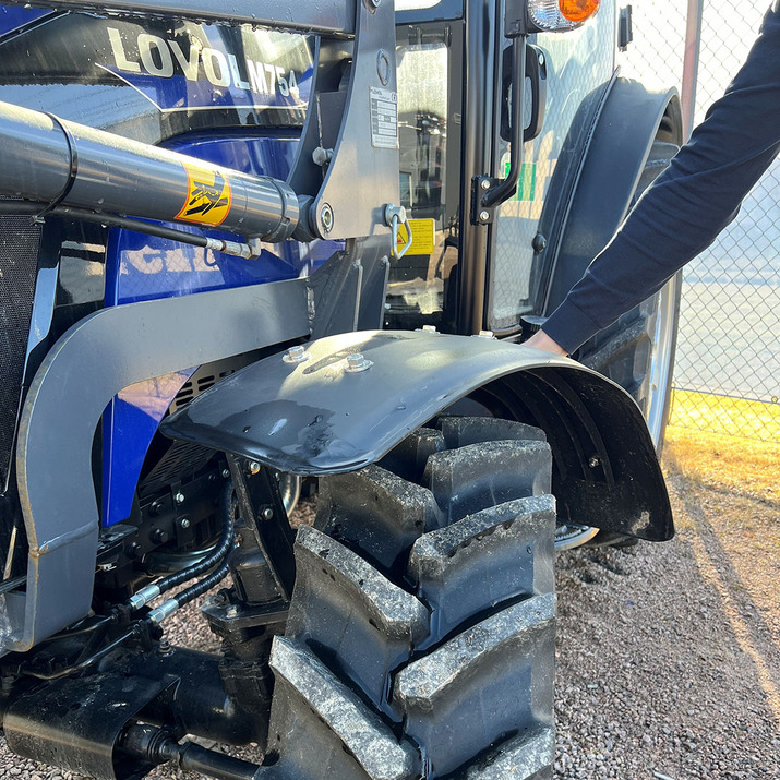 75 hv:n Lovol-nelivetotraktori etukuormaajalla, Stage V