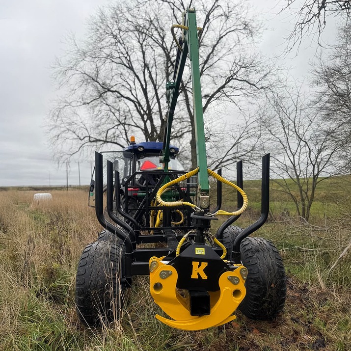 Risukoura sisältää hydrauliletkun ja pultin