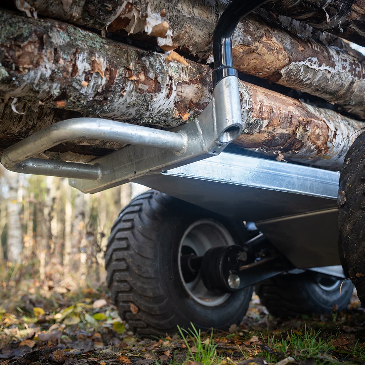 3 tonnin metsävaunu 4,2 m kuormaimella