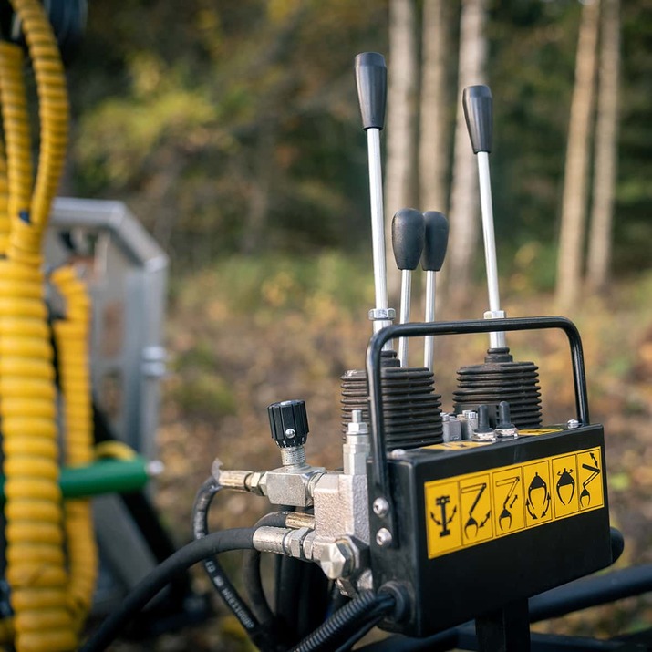 3 tonnin metsävaunu 4,2 m kuormaimella