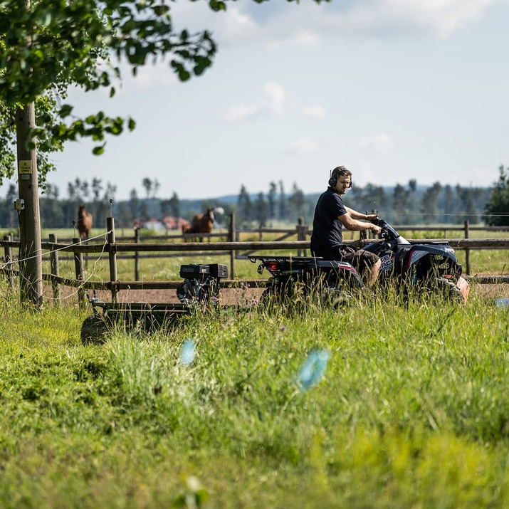 Luukulla varustettu ATV-leikkuri, 1,2 m, 15 hv