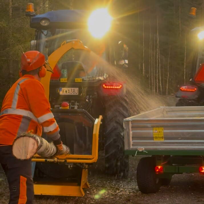 Haketin 150, jossa on hydraulinen syöttö
