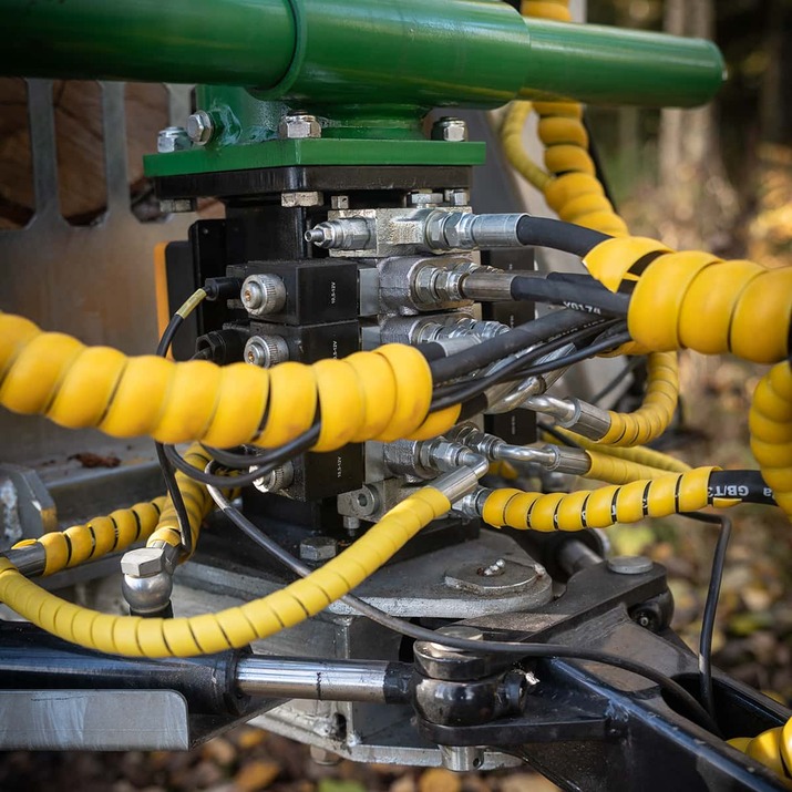 3 tonnin metsävaunu 4,2 m kuormaimella