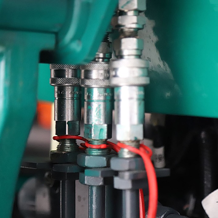 Kompaktitraktori Lovol 25 hv etukuormaajalla, ilman ohjaamoa 