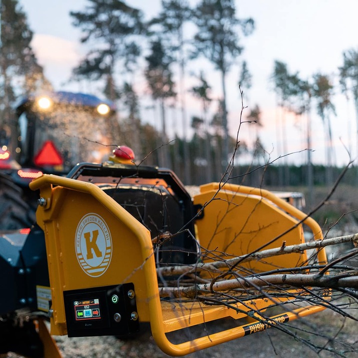 Haketin 150, jossa on hydraulinen syöttö