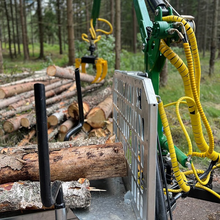 3 tonnin metsävaunu 4,2 m kuormaimella