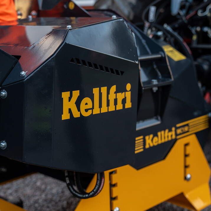 Haketin 150, jossa on hydraulinen syöttö