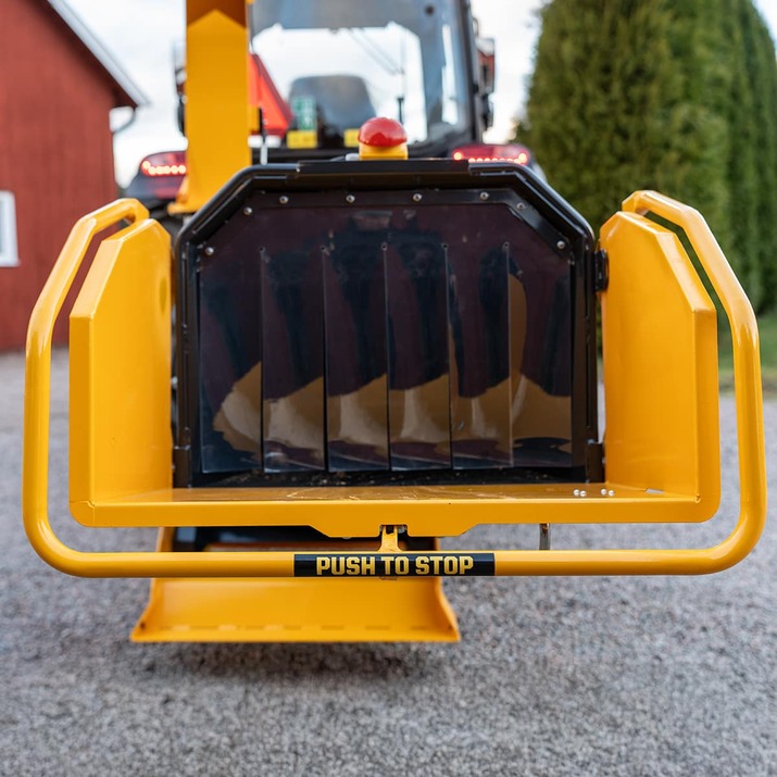 Haketin 150, jossa on hydraulinen syöttö