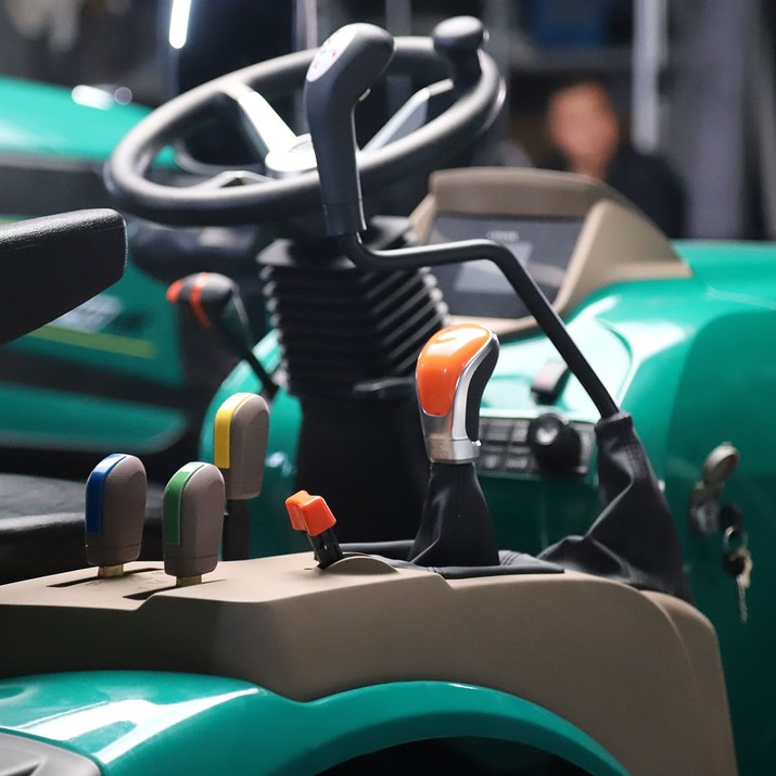 Kompaktitraktori Lovol 25 hv etukuormaajalla, ilman ohjaamoa 