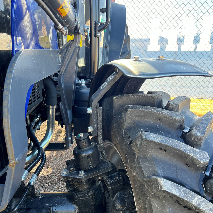 75 hv:n Lovol-nelivetotraktori etukuormaajalla, Stage V