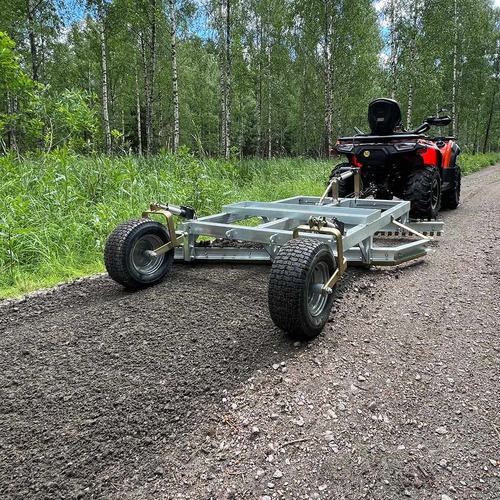 Mönkijän 3-teräinen tielana sähköisellä korkeussäädöllä