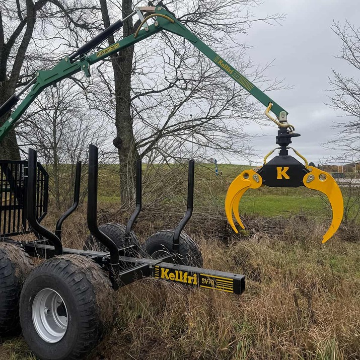 Risukoura sisältää hydrauliletkun ja pultin