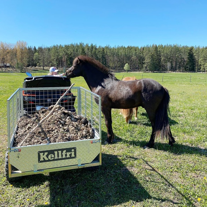 Mönkijän 500 kg:n kippivaunu sinkittyä rihlalevyä