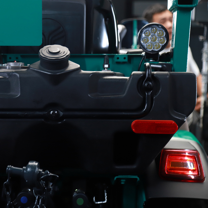 Kompaktitraktori Lovol 25 hv etukuormaajalla, ilman ohjaamoa 