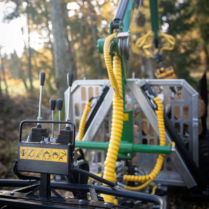 3 tonnin metsävaunu 4,2 m kuormaimella