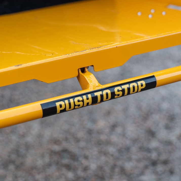 Haketin 150, jossa on hydraulinen syöttö