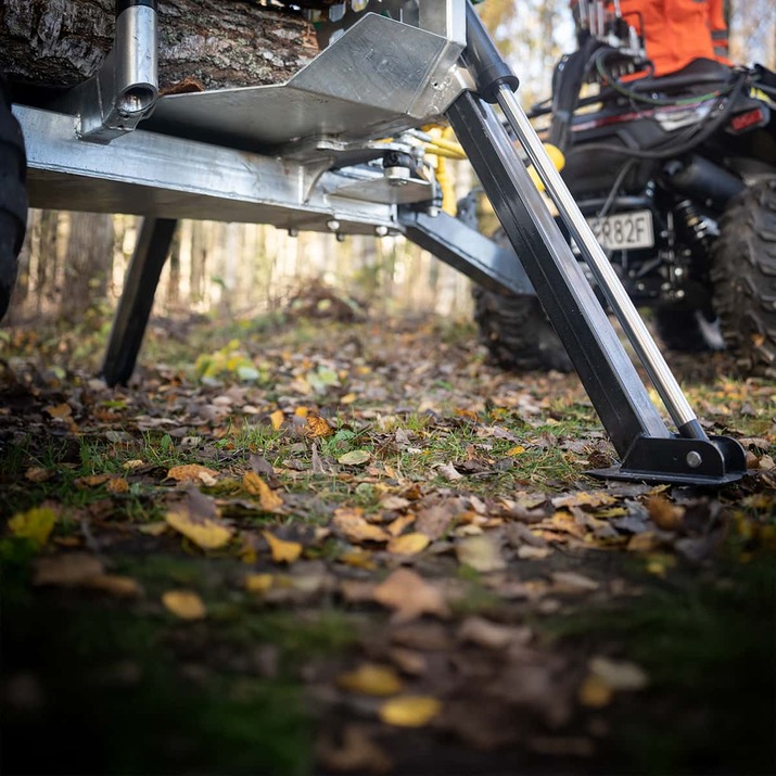 3 tonnin metsävaunu 4,2 m kuormaimella
