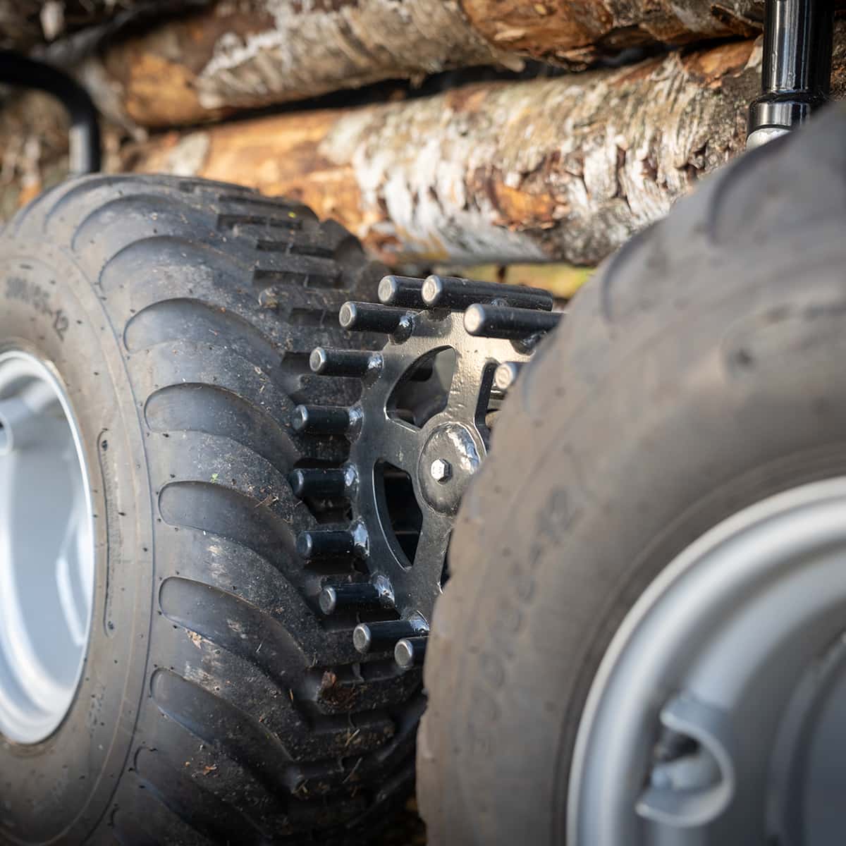 3 tonnin metsävaunu 4,2 m kuormaimella