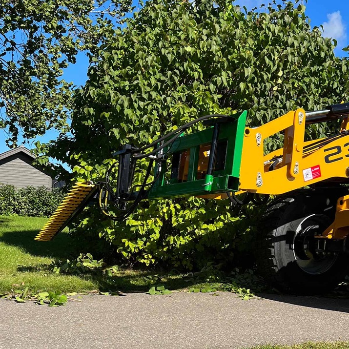 Pensasleikkuri etukuormaimille pultattavalla Trima-kiinnikkeellä