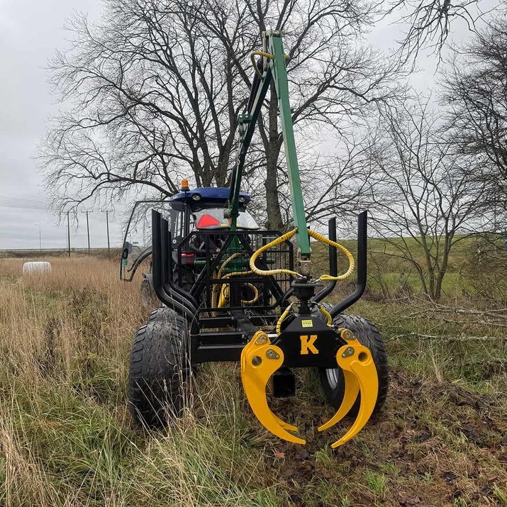 Risukoura sisältää hydrauliletkun ja pultin