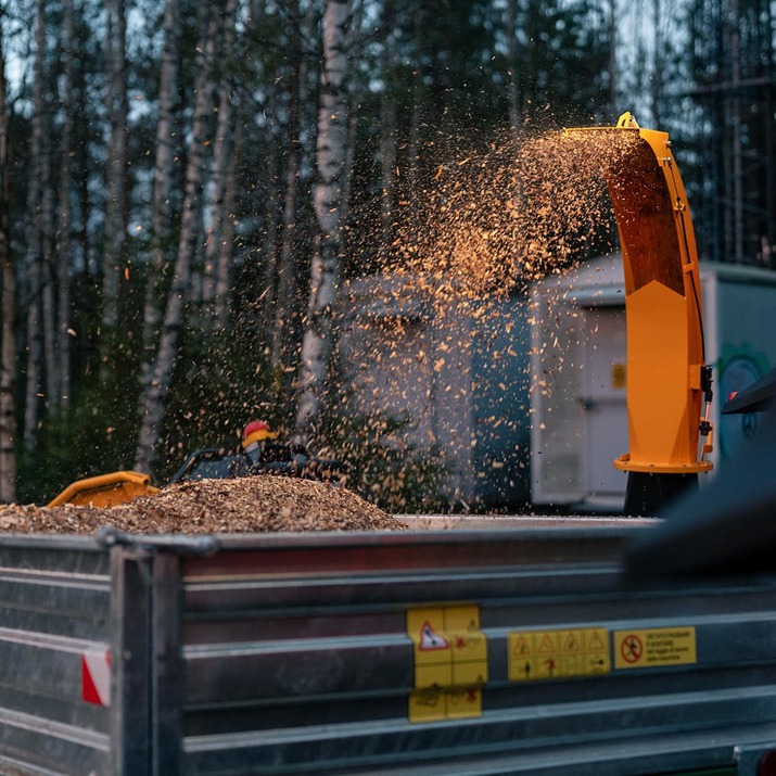 Haketin 150, jossa on hydraulinen syöttö