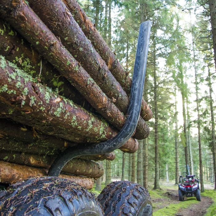 Metsävaunu 9 tonnia ja samansuuntaisesti liikkuva nosturi 5,7 m