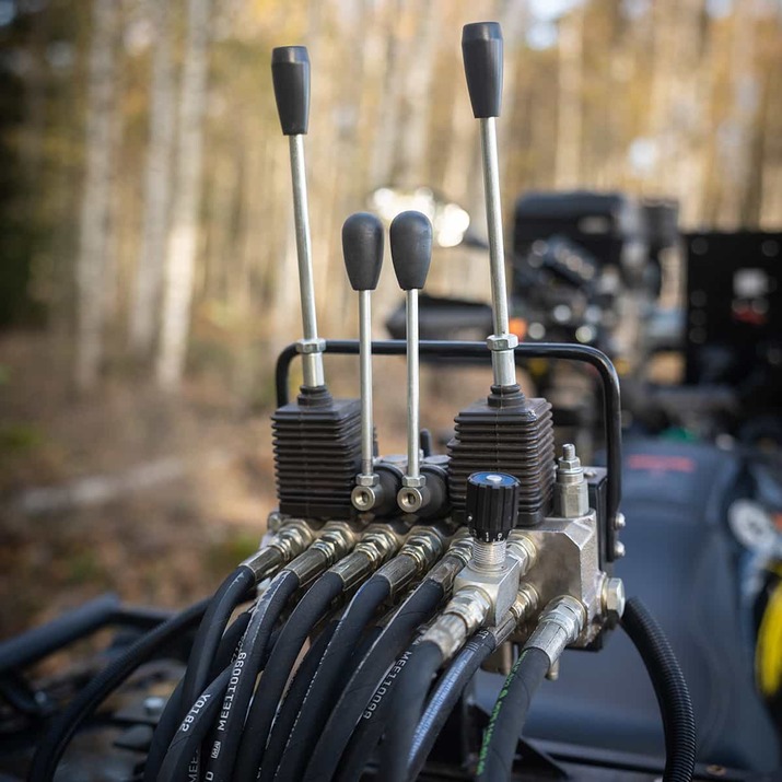 3 tonnin metsävaunu 4,2 m kuormaimella