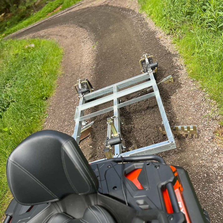 Mönkijän 3-teräinen tielana sähköisellä korkeussäädöllä