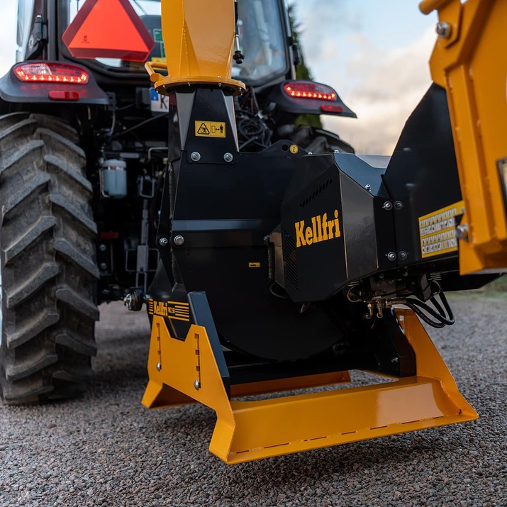 Haketin 150, jossa on hydraulinen syöttö