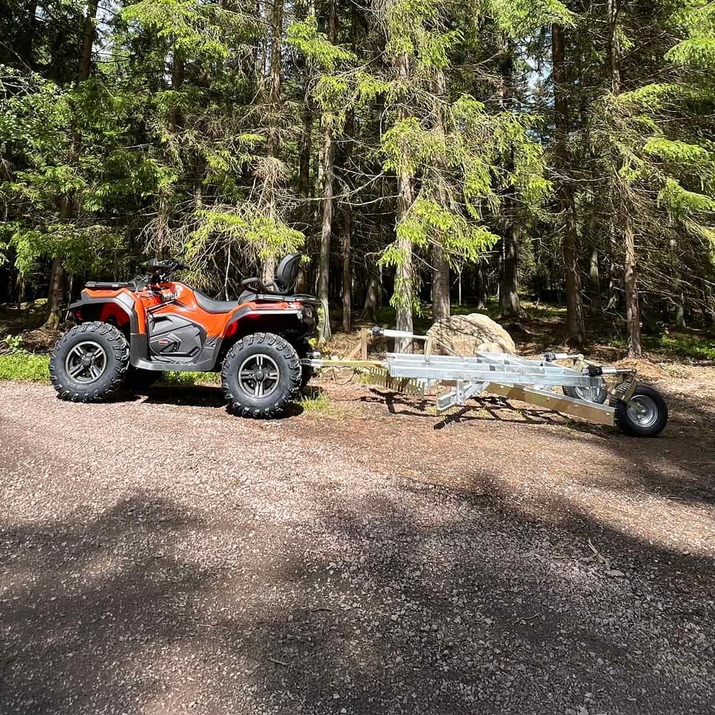 Mönkijän 3-teräinen tielana sähköisellä korkeussäädöllä