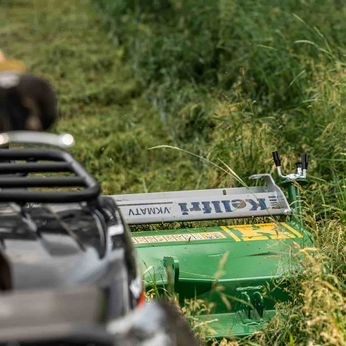 Luukulla varustettu ATV-leikkuri, 1,2 m, Briggs and Stratton 13,5 hv